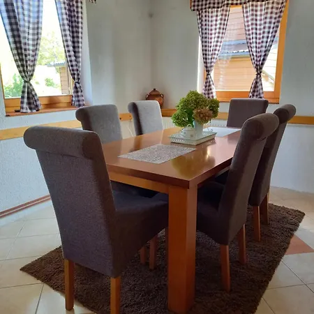 Montecasa Feriehus Travnik